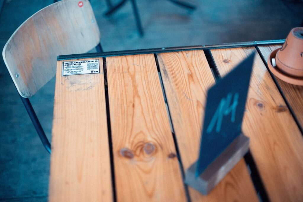 découvrez comment le check tracing permet de suivre et vérifier l’authenticité des chèques bancaires, évitant les fraudes et assurant la sécurité de vos transactions financières.