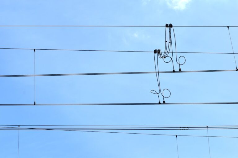 découvrez nos solutions d'assurance et de gestion des risques dédiées aux entreprises : offres sur mesure, expertise sectorielle et accompagnement complet pour la protection de vos activités commerciales.