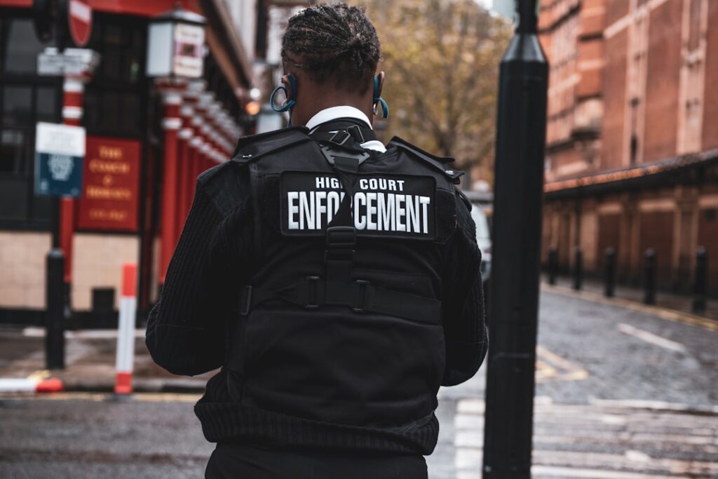 découvrez tout ce qu'il faut savoir sur le contrat de sécurité professionnelle : définition, clauses essentielles, conseils pour bien le rédiger et garantir la protection optimale de vos biens et de votre entreprise.