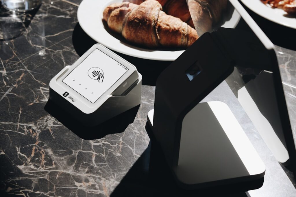 découvrez nos solutions de paiement simples et sécurisées, adaptées à tous vos besoins professionnels. facilitez vos transactions en ligne et en magasin avec des options flexibles et innovantes.