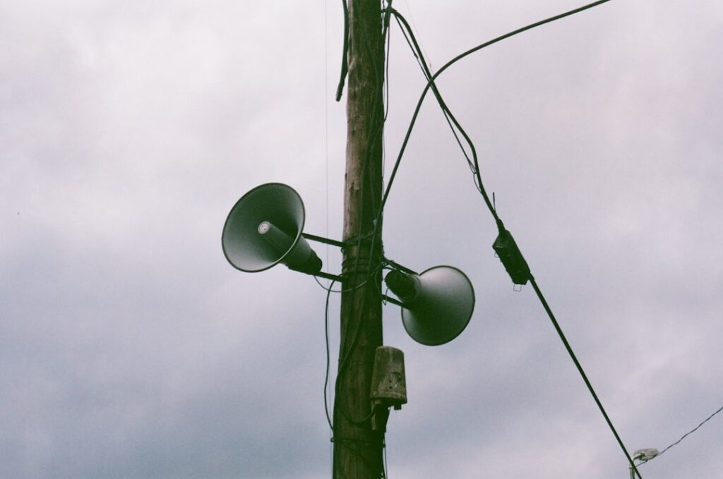 signalez une plainte pour nuisance sonore rapidement et efficacement. obtenez des conseils et procédures pour résoudre les problèmes de bruit dans votre quartier.