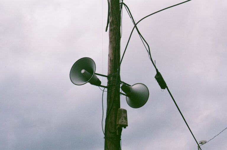 signalez une plainte pour nuisance sonore rapidement et efficacement. obtenez des conseils et procédures pour résoudre les problèmes de bruit dans votre quartier.