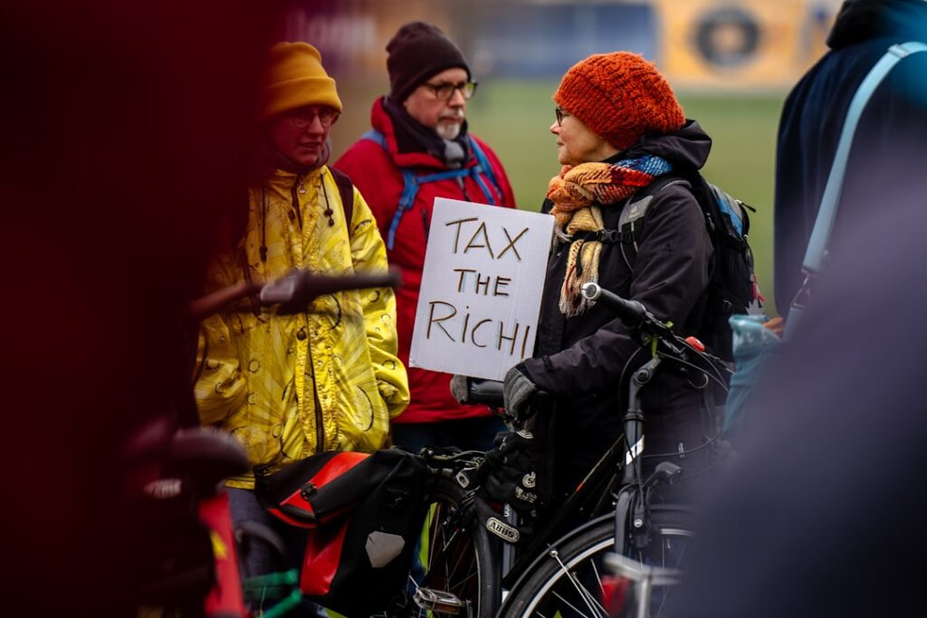 découvrez tout sur la taxation : définitions, types d'impôts, règles fiscales et conseils pour optimiser votre fiscalité.