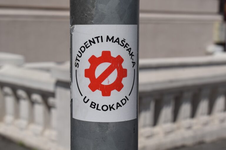 découvrez comment 'unionize' peut vous aider à organiser et renforcer la voix des employés au sein de votre entreprise pour garantir de meilleures conditions de travail.