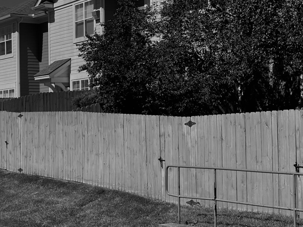 découvrez vos droits en tant que voisin concernant les clôtures : installation, entretien et réglementation pour une bonne cohabitation.