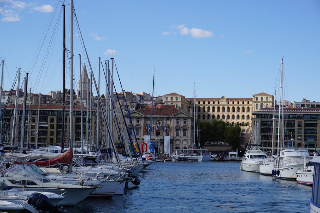 découvrez les quartiers huppés de marseille, alliant luxe, ambiance conviviale et cadre de vie exceptionnel au cœur de la cité phocéenne.