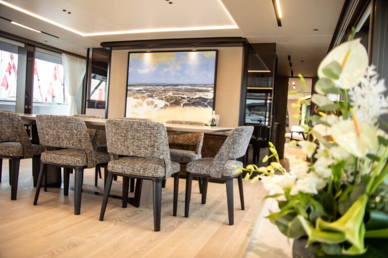 découvrez combien coûte un designer d'intérieur et comment optimiser votre budget pour transformer votre espace avec style et fonctionnalité.