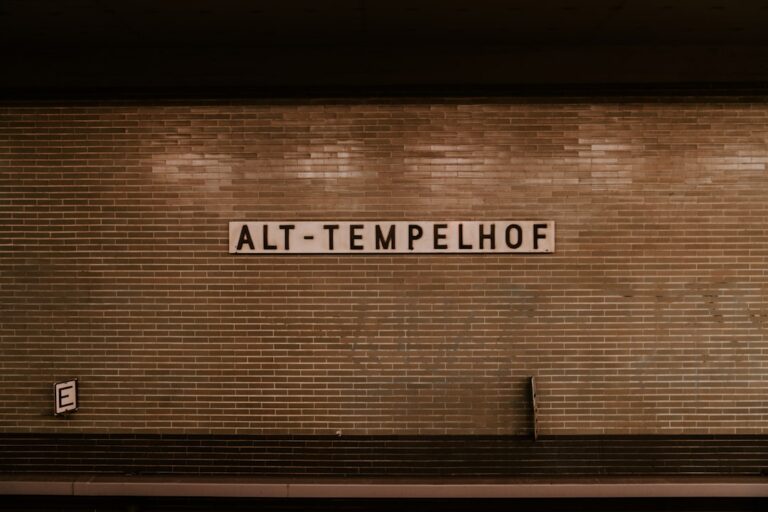 découvrez le seuil de tva applicable, ses implications pour les entreprises et comment gérer vos obligations fiscales en fonction de votre chiffre d'affaires.